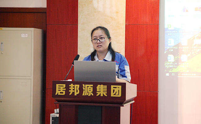 貨運(yùn)內(nèi)勤代表孟德林對(duì)公司工作體系以及貨運(yùn)部門的工作進(jìn)行匯報(bào)。