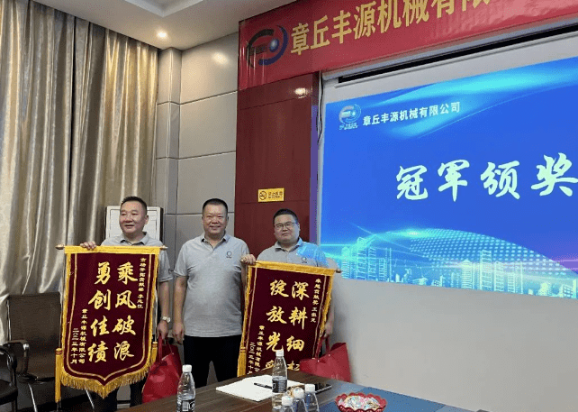 大家一起對(duì)行業(yè)案例進(jìn)行分析，討論行業(yè)開(kāi)發(fā)的策略，旨在深入了解客戶需求后，給不同行業(yè)客戶提供專業(yè)解決方案，與客戶一起成長(zhǎng)。